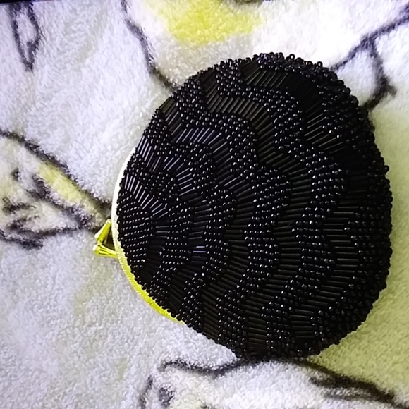 VGUC. Vintage evening bag coin purse, black beaded kiss lock. - Picture 2 of 4
